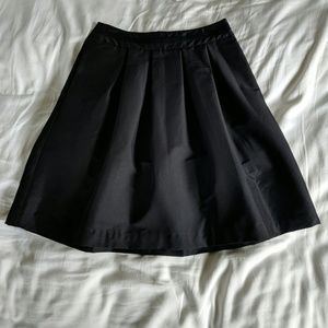 Firm! White House Black Market Skirt